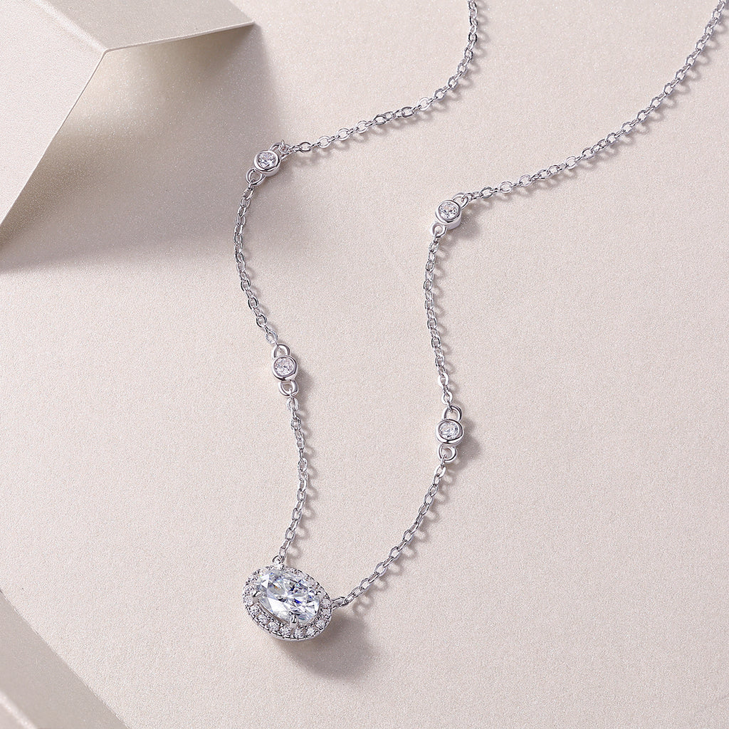 White Summer Night - A Fashionable And Luxurious Diamond Jewelry Pendant Set With Egg-shaped Moissanite S925 Sterling Silver And Platinum Plating