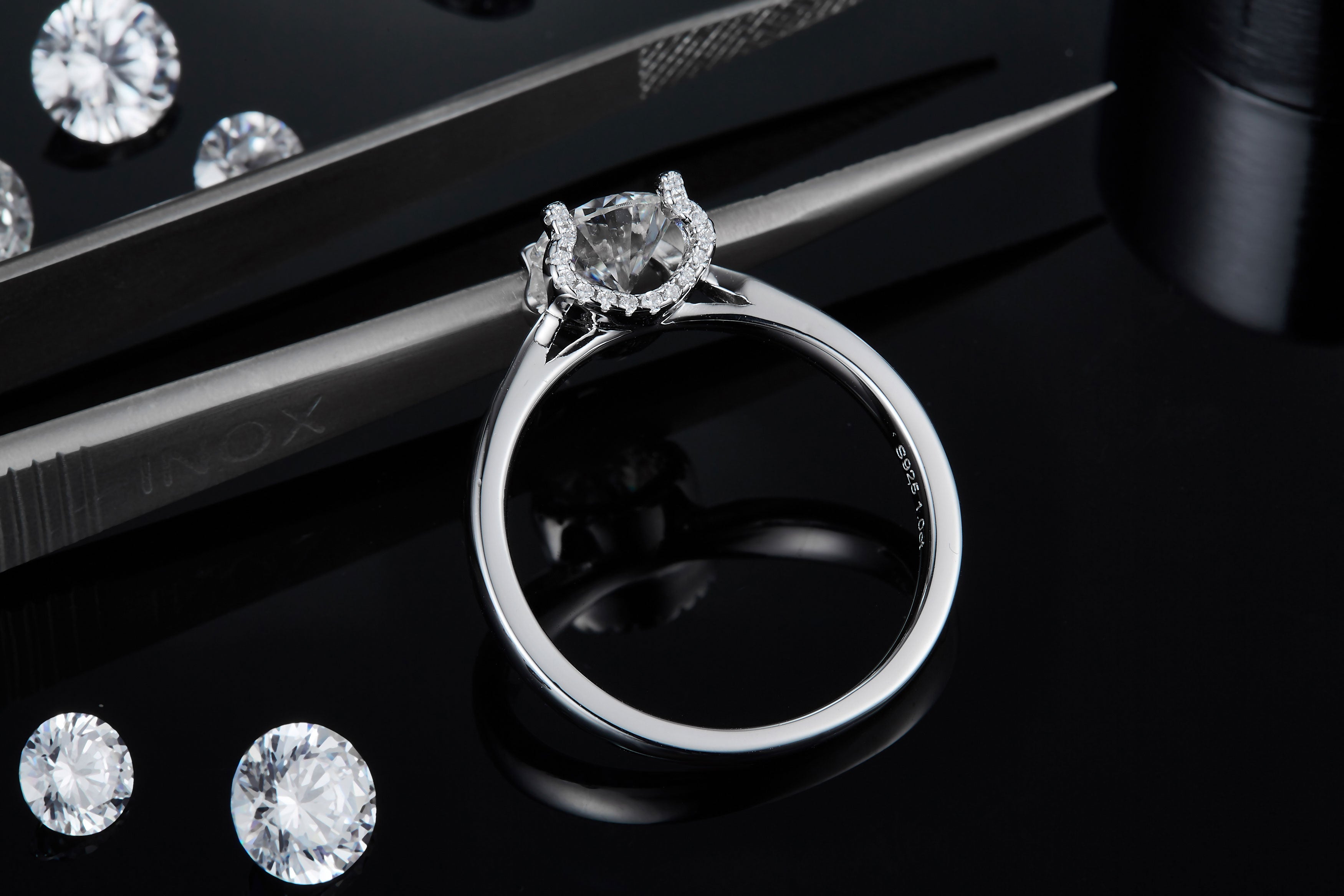 Star Guardian - A Wedding Ring Set With 1-carat Top-quality Moissanite S925 Silver And Platinum-plated Diamond. The Ring Can Be Inspected With A Diamond Pen