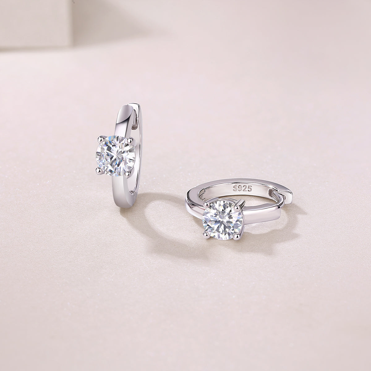 Set Out From The Heart - Earrings Set With 0.5-carat Top-quality Moissanite S925 Silver And Platinum-plated Stud Earrings, A Fashionable And Trendy Accessory, Can Be Tested With A Diamond Pen