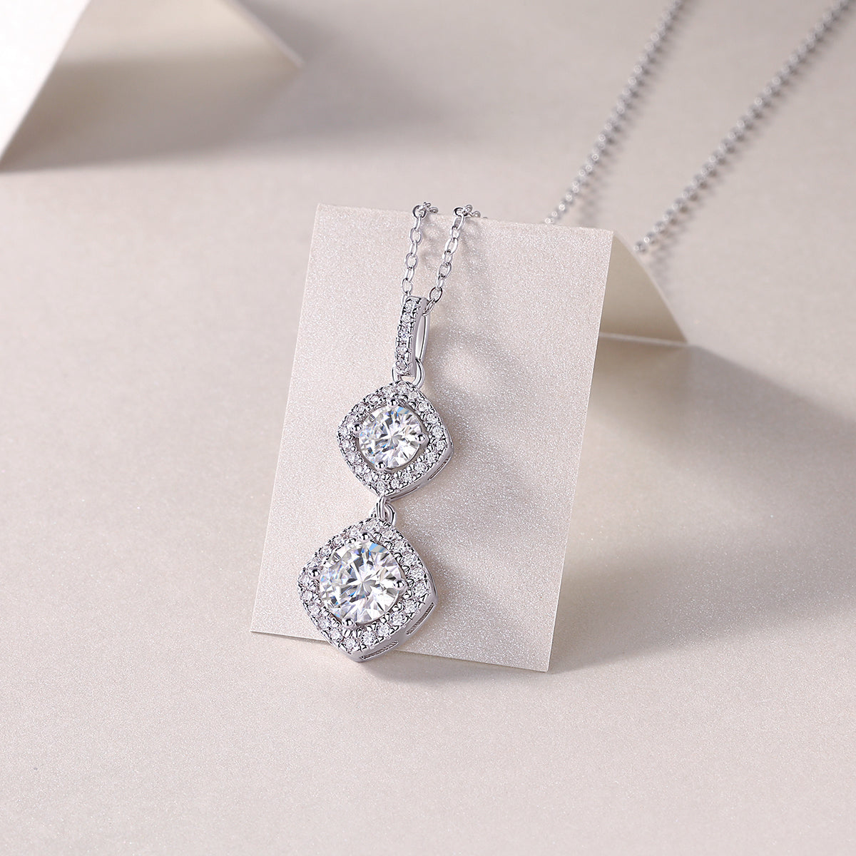 Snowy Wonderland - A Fashionable And Luxurious Diamond Jewelry Pendant Set With 1-carat Moissanite S925 Sterling Silver And Platinum Plating