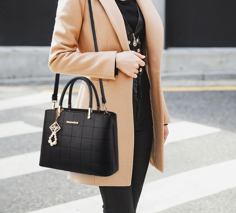 Simple and versatile ladies one shoulder messenger bag