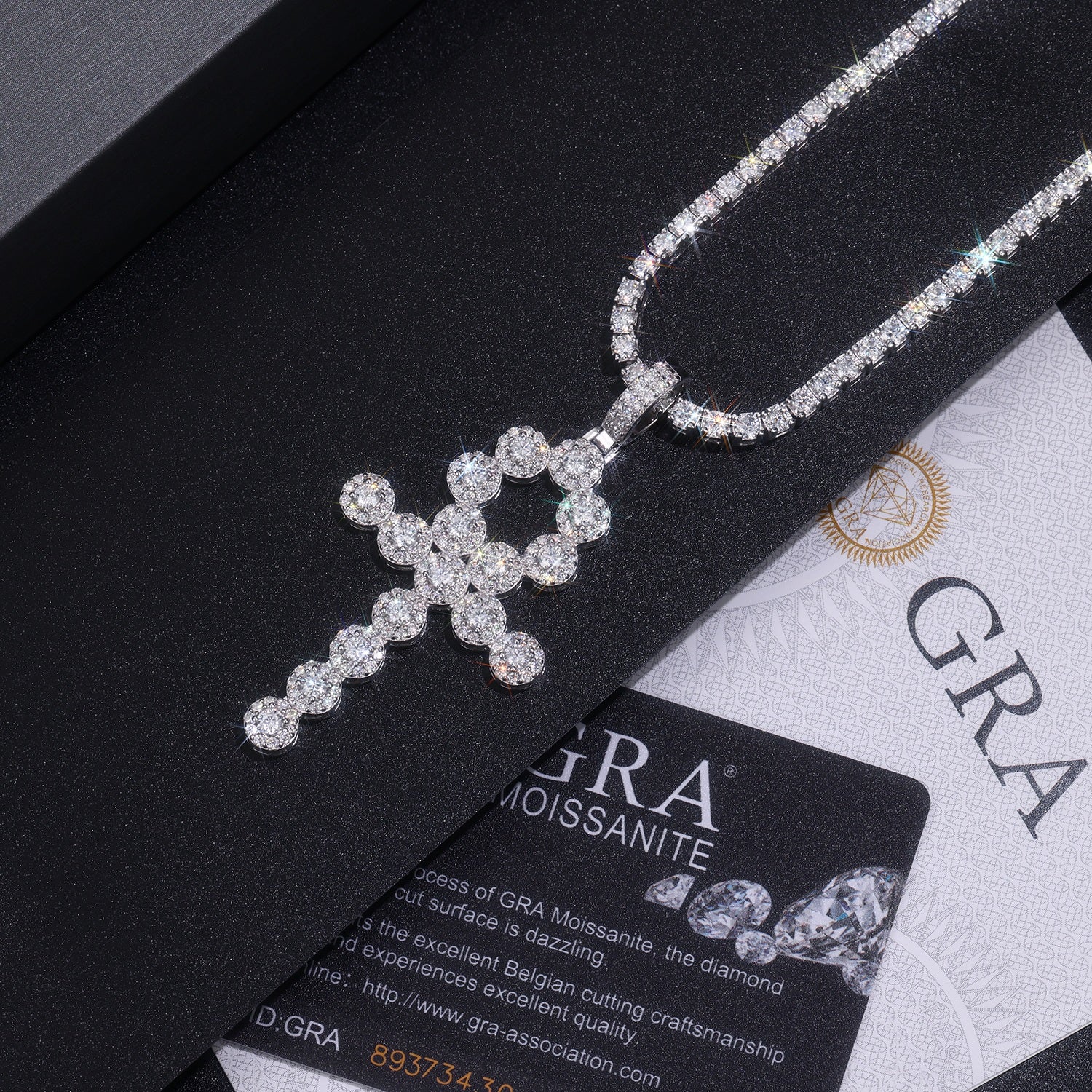 The Key To Holy Radiance - A Fashionable And Trendy Necklace Pendant Set With Top-quality Moissanite S925 In Silver And Platinum-plated. It Can Be Tested With A Diamond Pen