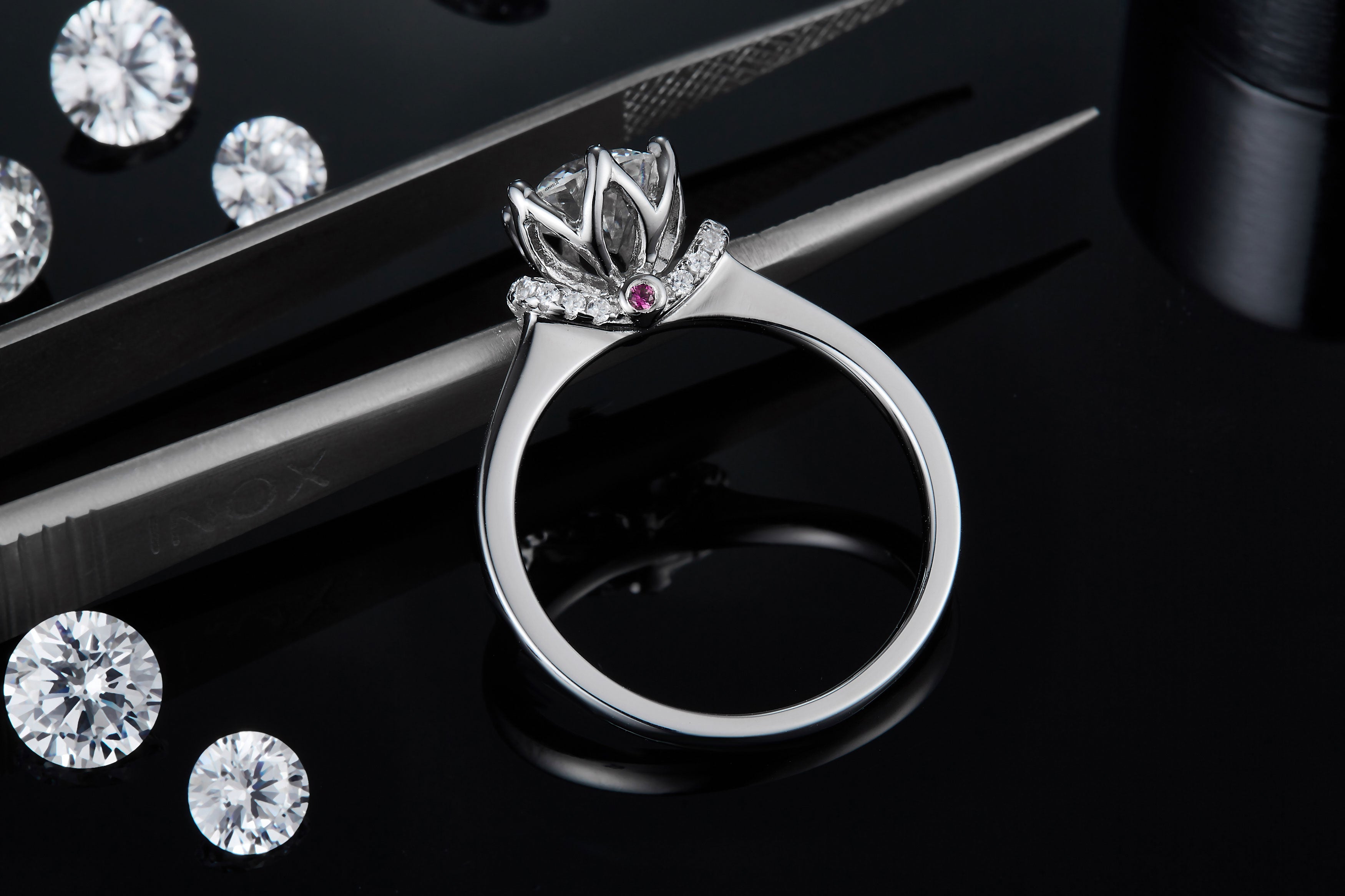 A Luxurious And Fashionable Light Luxury Jewelry Silver Ring Set With Top-quality Moissanite, S925 Silver Plated With Platinum