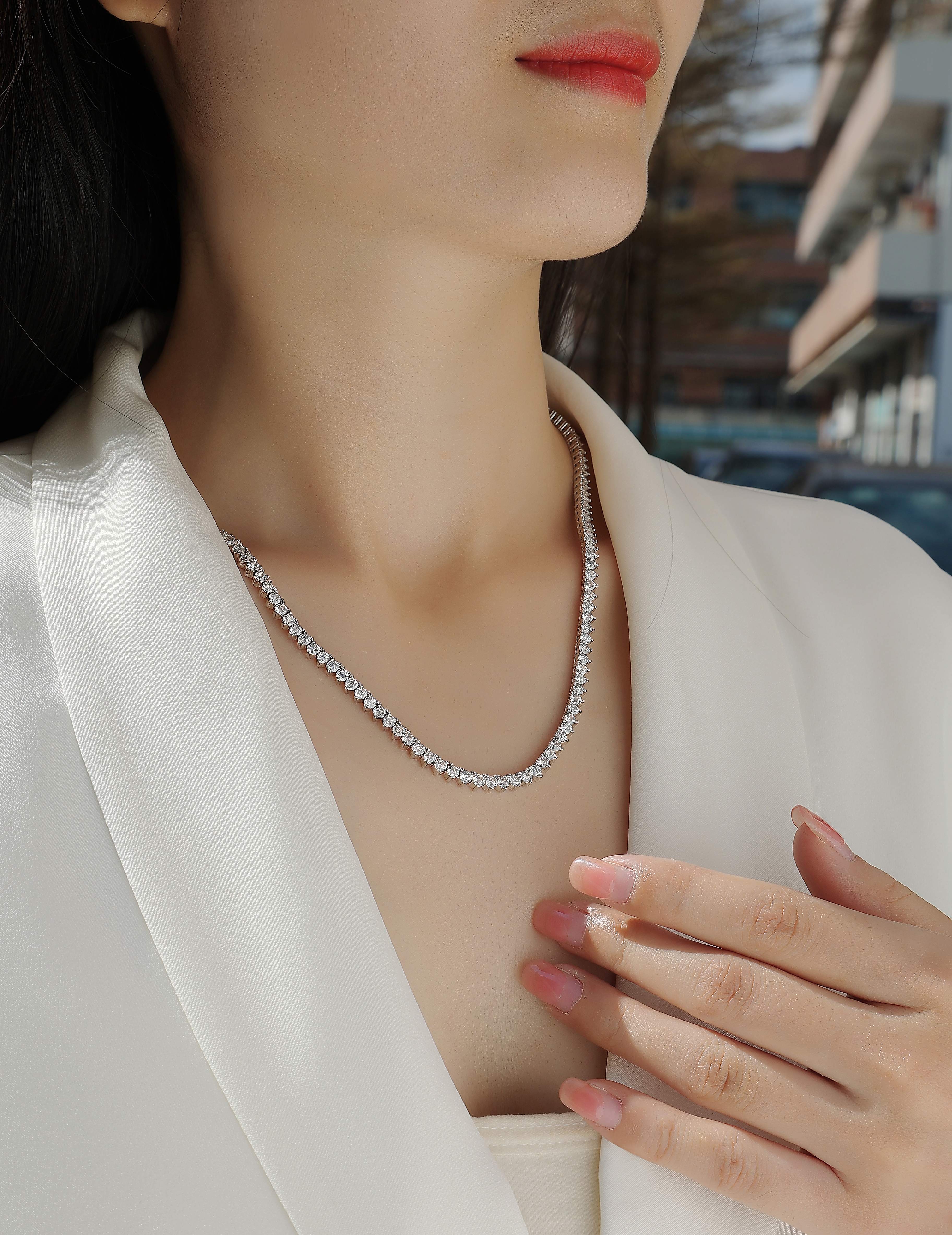 Solitude - A Luxurious And Fashionable Light Luxury Jewelry Necklace Pendant Set With Top-quality Moissanite, S925 Silver-plated Platinum