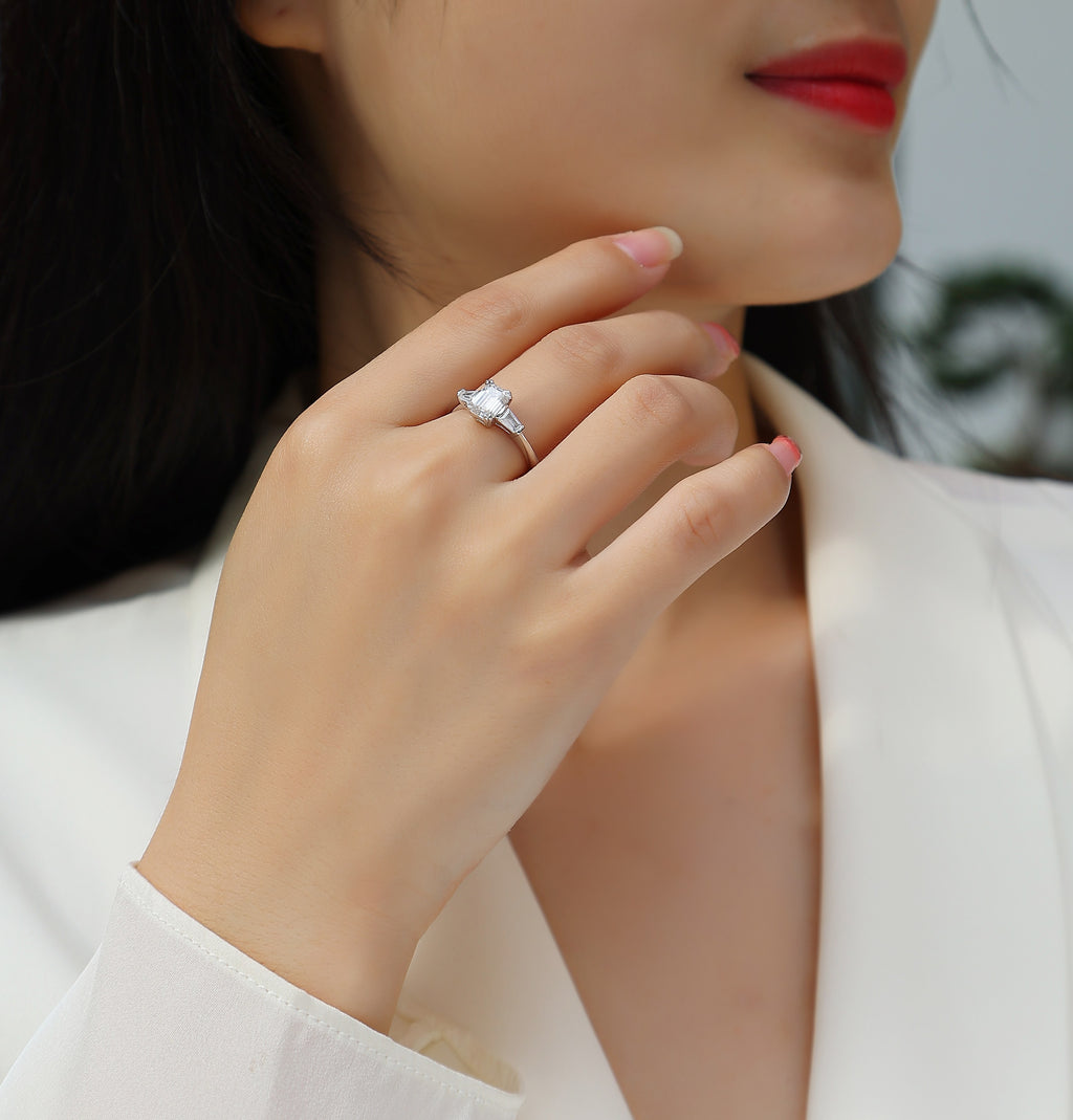 Contract - Set With Top-quality Moissanite S925 Silver And Platinum-plated Diamond Wedding Ring. The Ring Can Be Tested With A Diamond Pen In Gold And Rose Gold