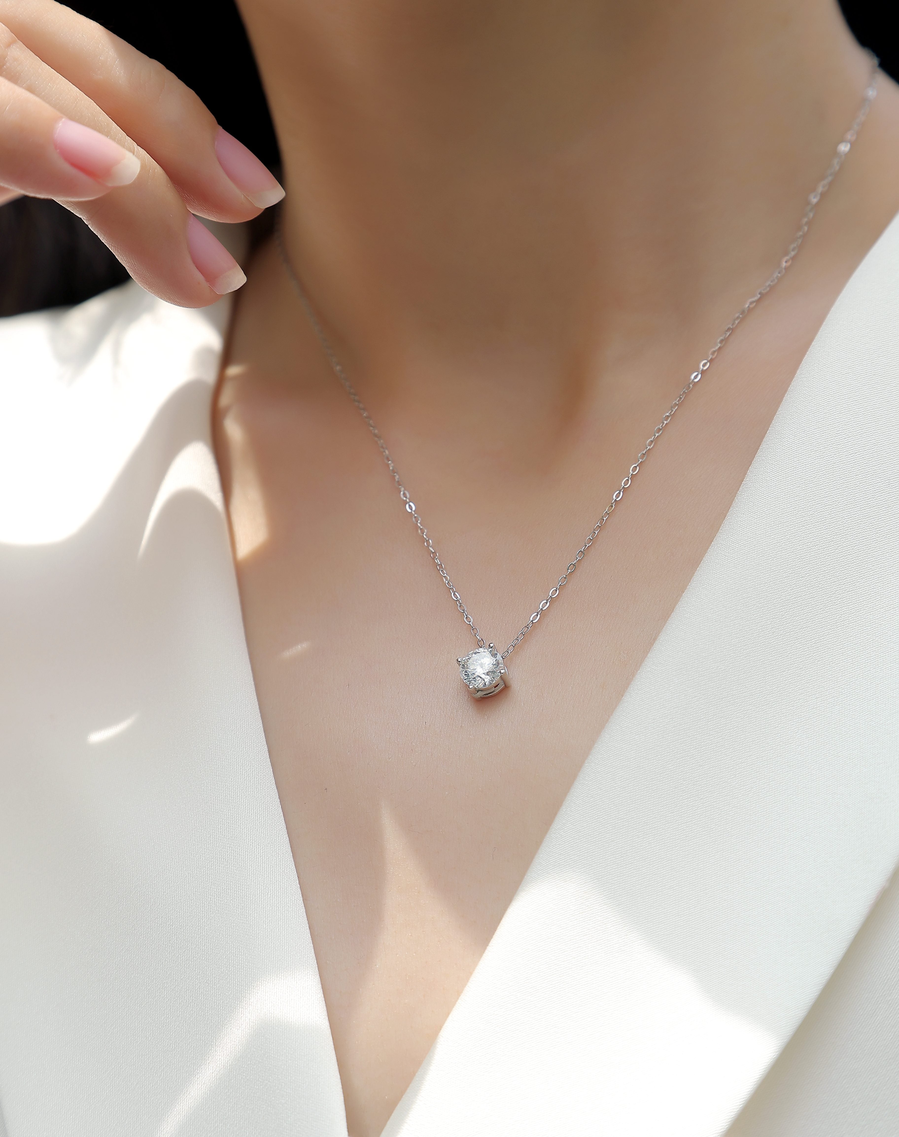 True Heart - A Fashionable And Trendy Necklace Pendant Set With 1-carat Top-quality Moissanite S925 In Silver And Platinum Plating Can Be Tested With A Diamond Pen