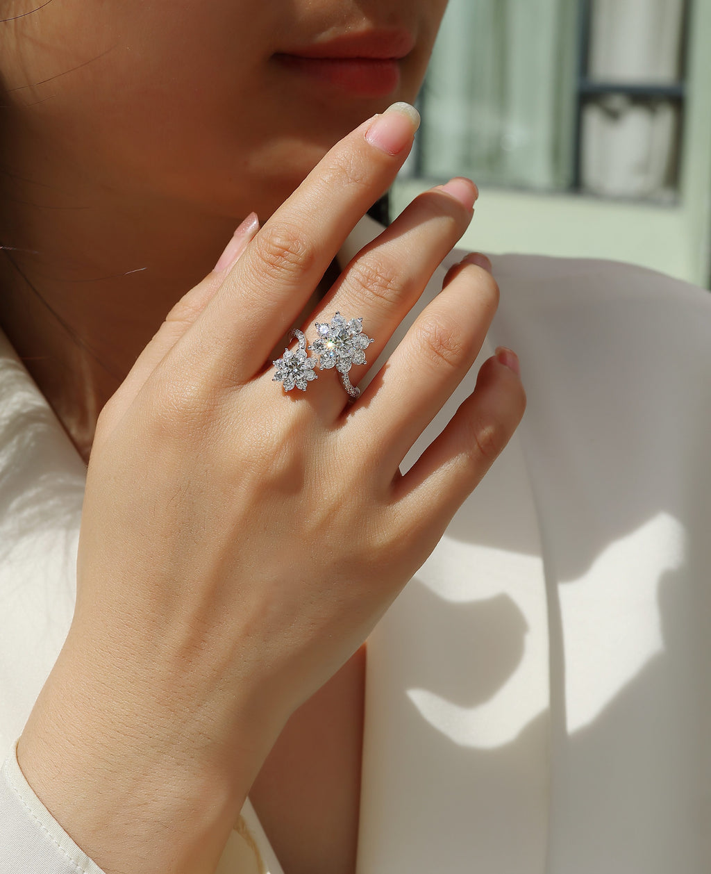 Petal Morning Dew - A Wedding Ring Set With Top-quality 1-carat Moissanite S925 Silver And Platinum-plated Diamond. The Ring Can Be Inspected With A Diamond Pen