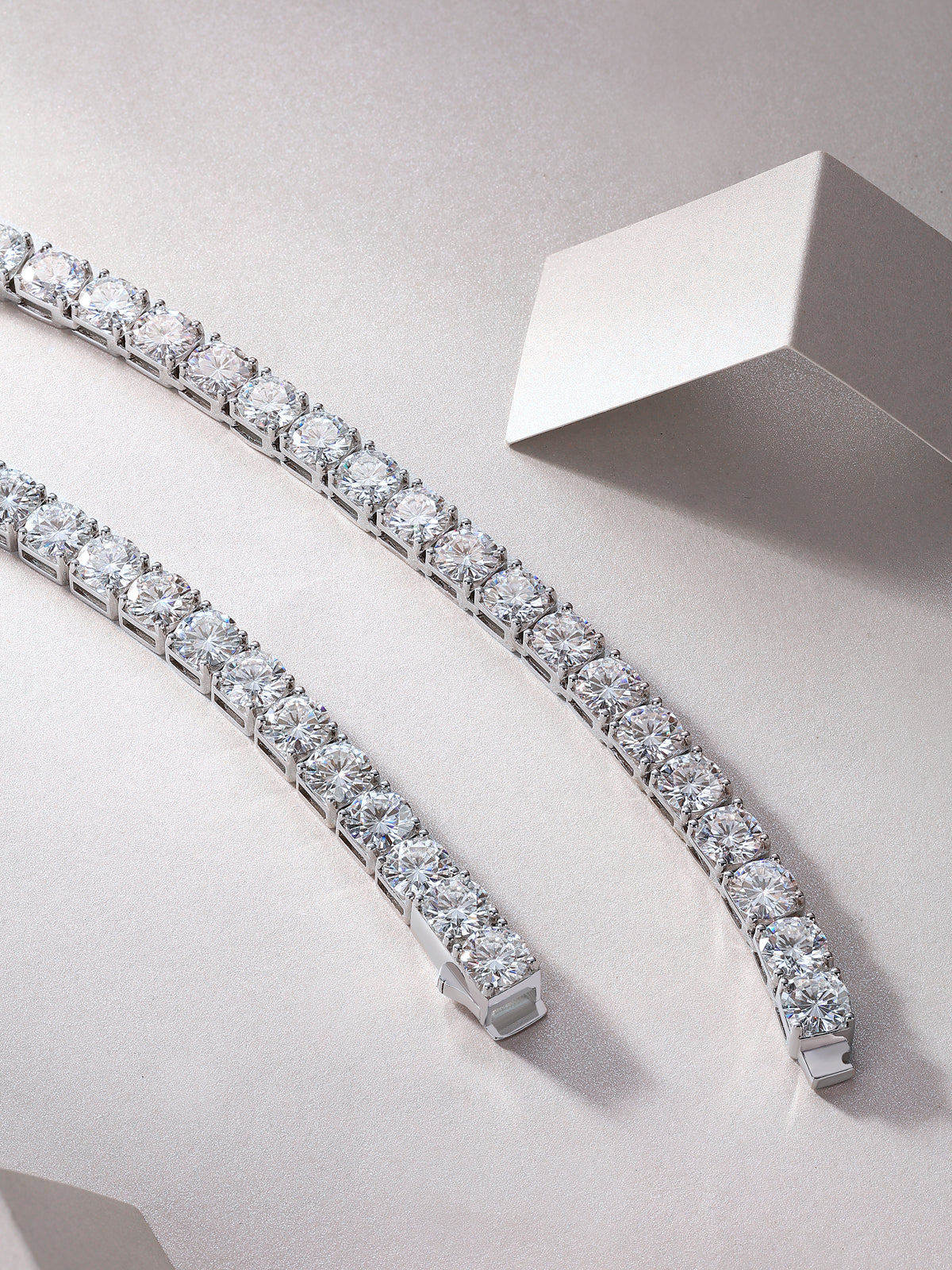 Endless Starry River - A Luxurious And Fashionable Light Luxury Jewelry Necklace Pendant Set With Top-quality Moissanite, S925 Silver-plated Platinum.