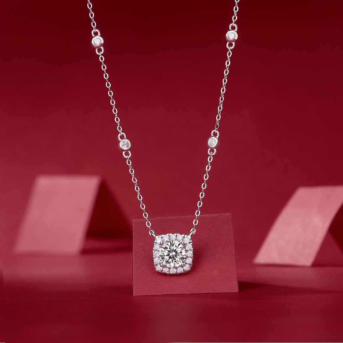 The Fate In Dreams - A Fashionable And Trendy Necklace Pendant Set With Top-quality Moissanite S925 Silver And Platinum Plating Can Be Tested With A Diamond Pen