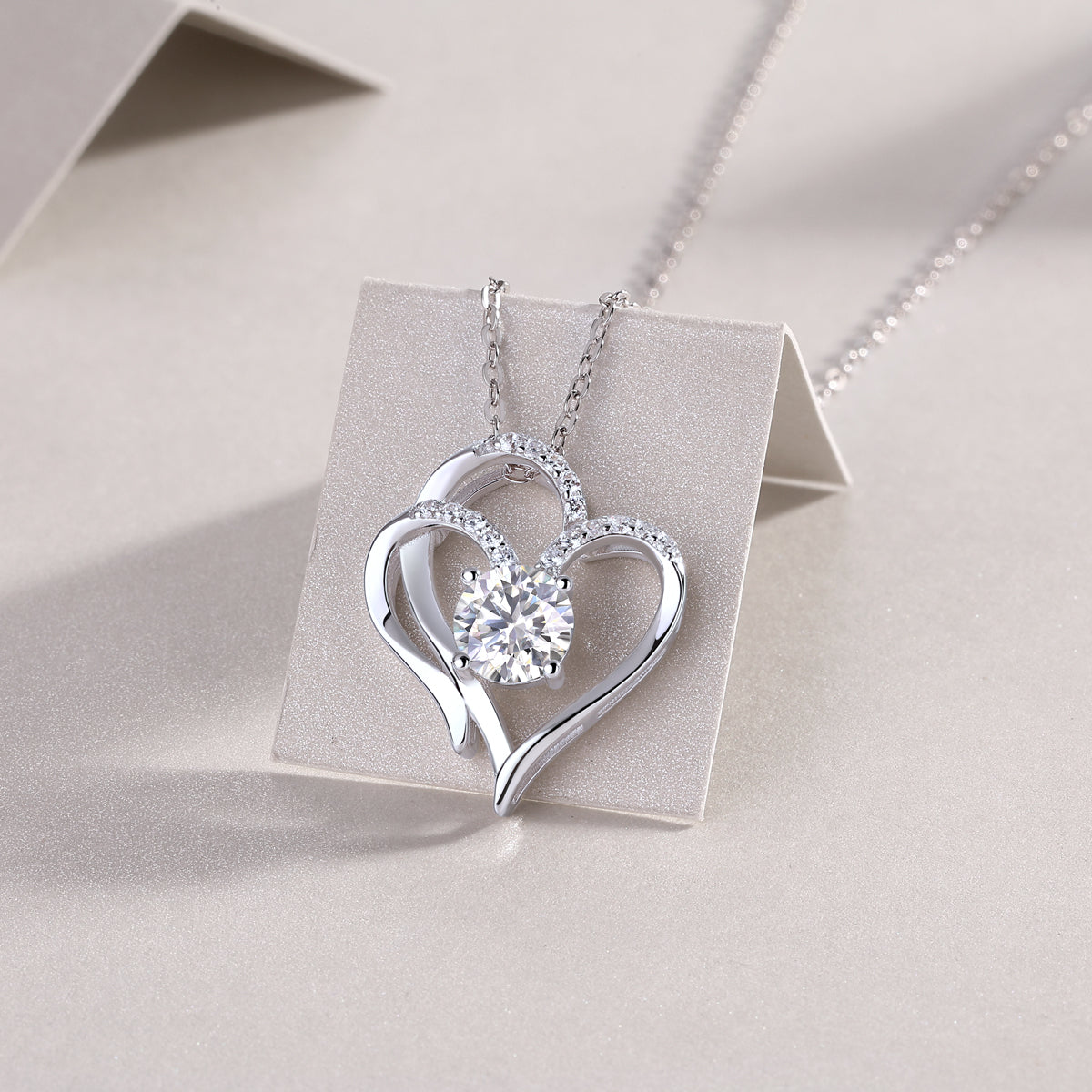 Heart To Heart - A Fashionable And Light Luxury Jewelry Pendant Necklace Set With Top-quality Moissanite, S925 Silver Plated Platinum