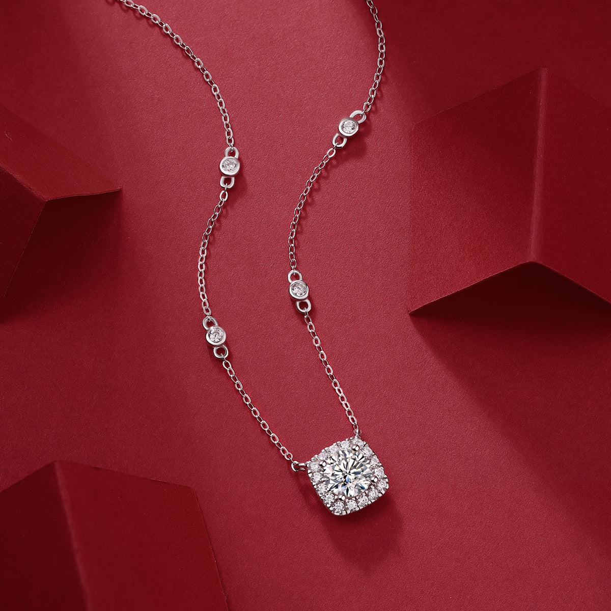 The Fate In Dreams - A Fashionable And Trendy Necklace Pendant Set With Top-quality Moissanite S925 Silver And Platinum Plating Can Be Tested With A Diamond Pen