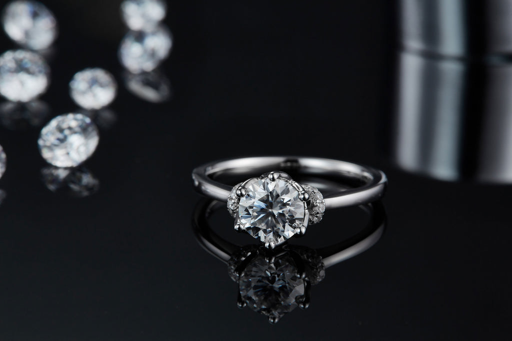 A Luxurious And Fashionable Light Luxury Jewelry Silver Ring Set With Top-quality Moissanite, S925 Silver Plated With Platinum