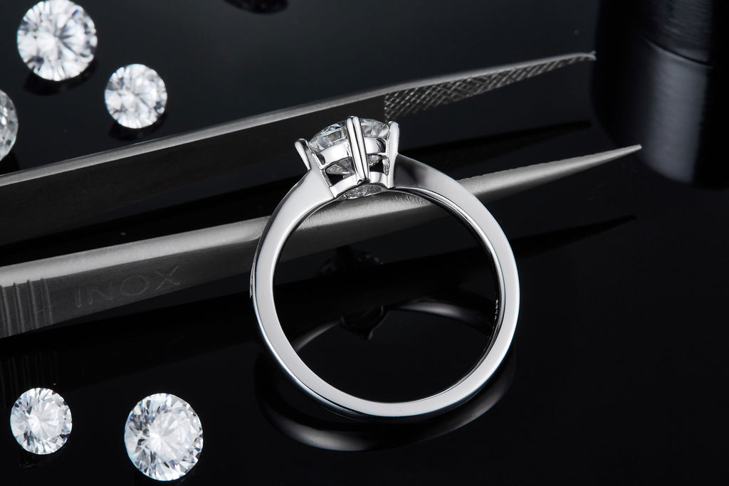 Moonlight City - A Wedding Ring Set With 1-carat Top-quality Moissanite S925 Silver And Platinum-plated Diamond. The Ring Can Be Inspected With A Diamond Pen