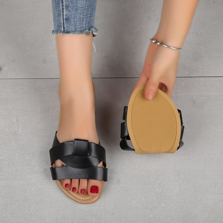 Women's flat sandals and slippers