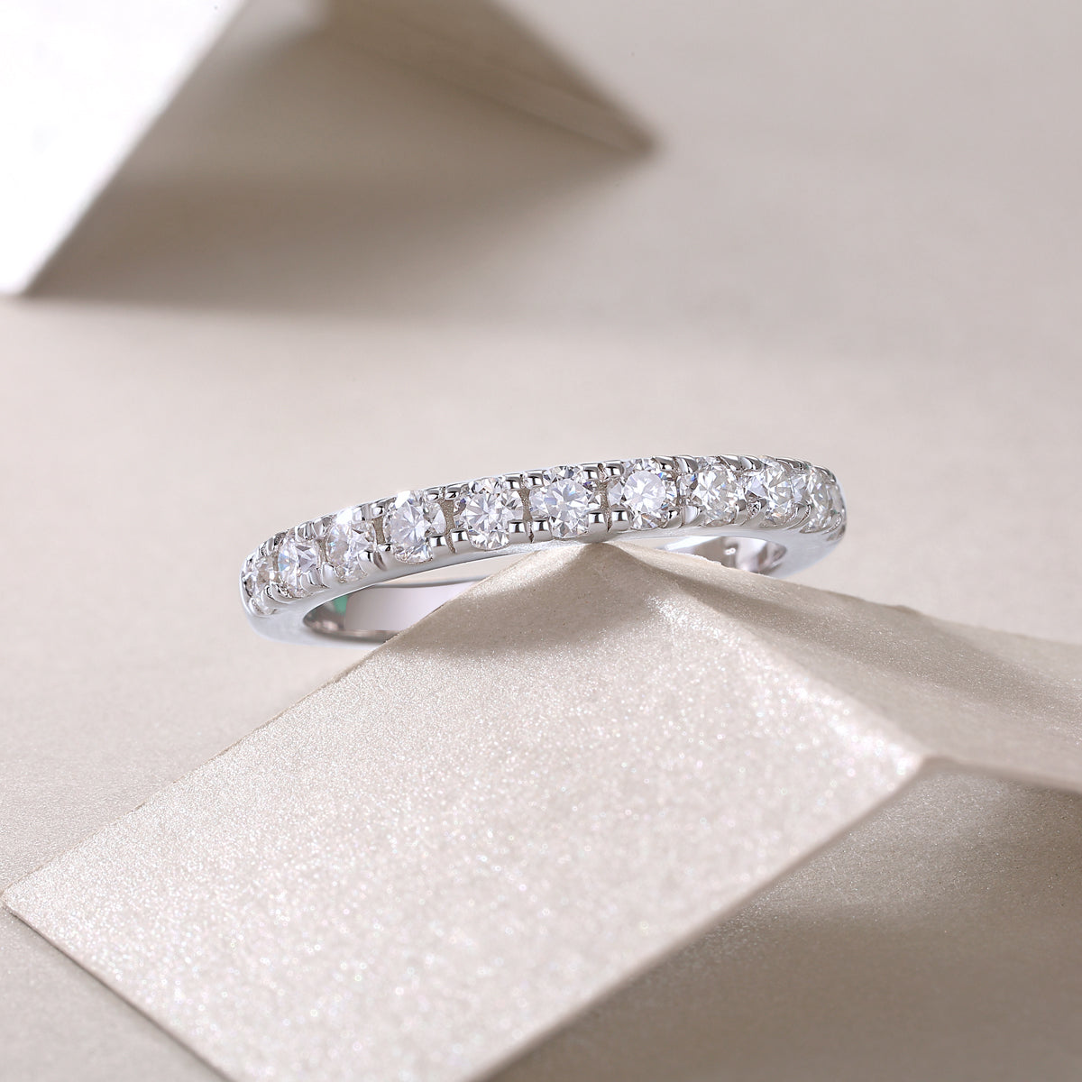Parallel World - A Wedding Ring Set With Top-quality Moissanite S925 Silver And Platinum-plated Diamond Can Be Tested With A Diamond Pen. The Ring Is In Gold And Rose Gold