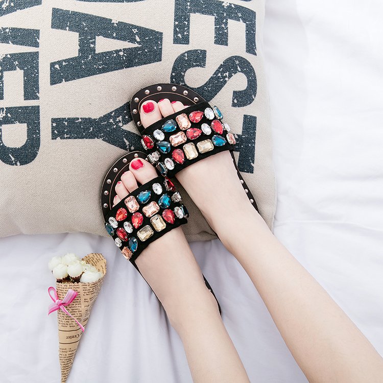 Women's shoes with jewel grape grain