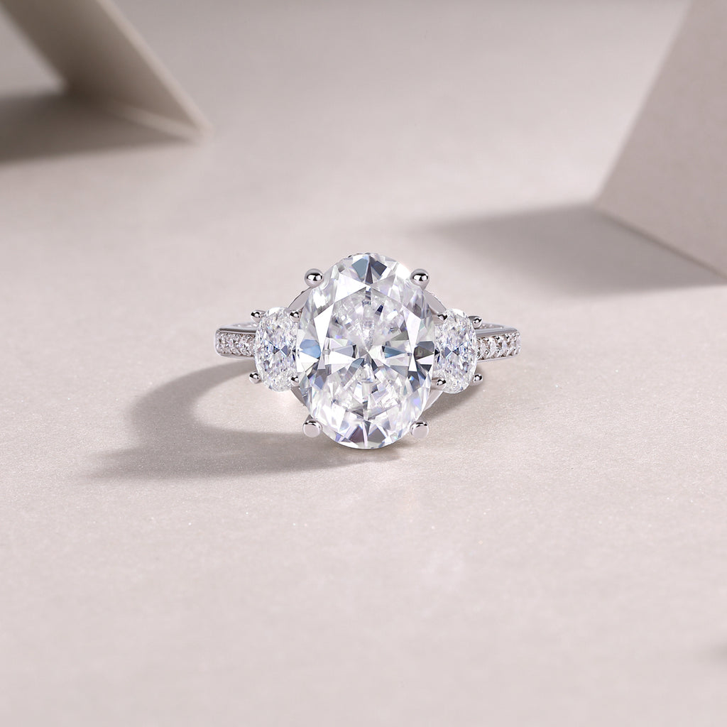 Crown Of Radiance - Set With Top-quality Egg-shaped Moissanite S925 Silver And Platinum-plated Diamond Wedding Ring. The Ring Can Be Inspected With A Diamond Pen