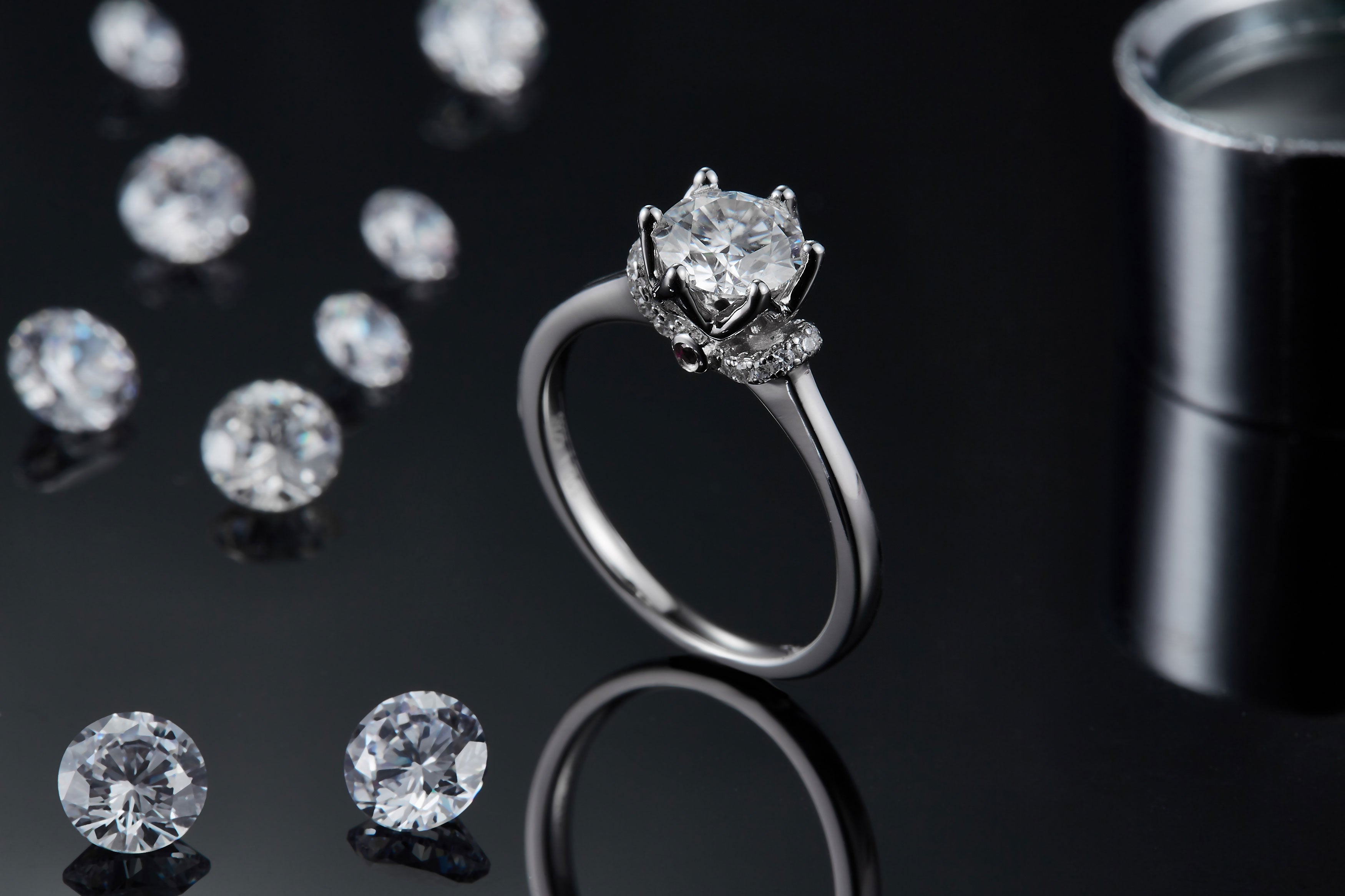 A Luxurious And Fashionable Light Luxury Jewelry Silver Ring Set With Top-quality Moissanite, S925 Silver Plated With Platinum