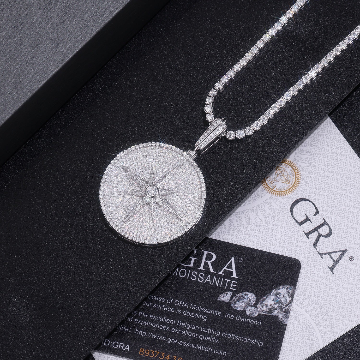 Round And Dazzling - A Fashionable And Trendy Necklace Pendant Set With Top-quality Moissanite S925 Silver And Platinum-plated. It Can Be Tested With A Diamond Pen