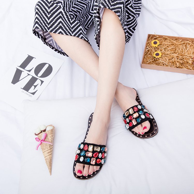 Women's shoes with jewel grape grain