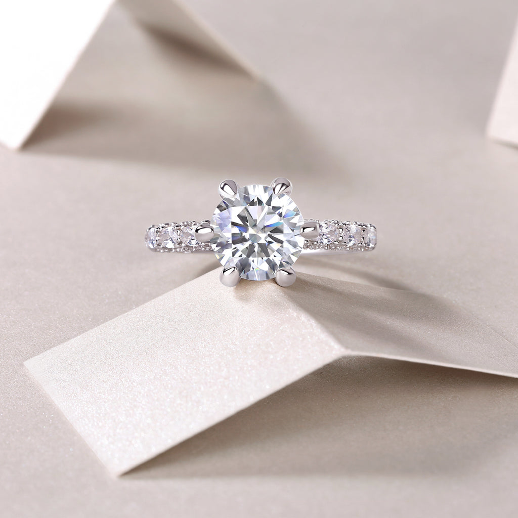 Lady Luck - A Wedding Ring Set With 1-carat, 2-carat And 3-carat Top-quality Moissanite S925 Silver And Platinum-plated Diamond. The Ring Can Be Inspected With A Diamond Pen