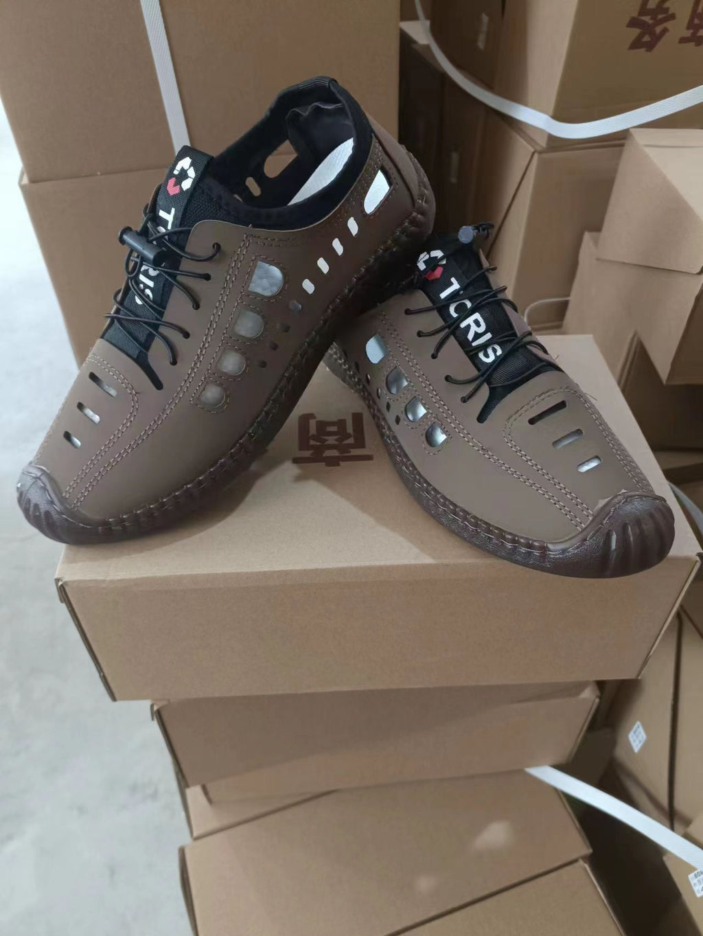 Men's Sandals Hollow Leather Soft Bottom Hole Shoes