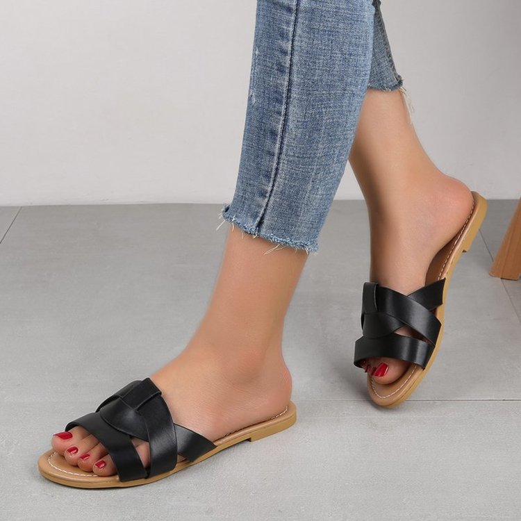 Women's flat sandals and slippers