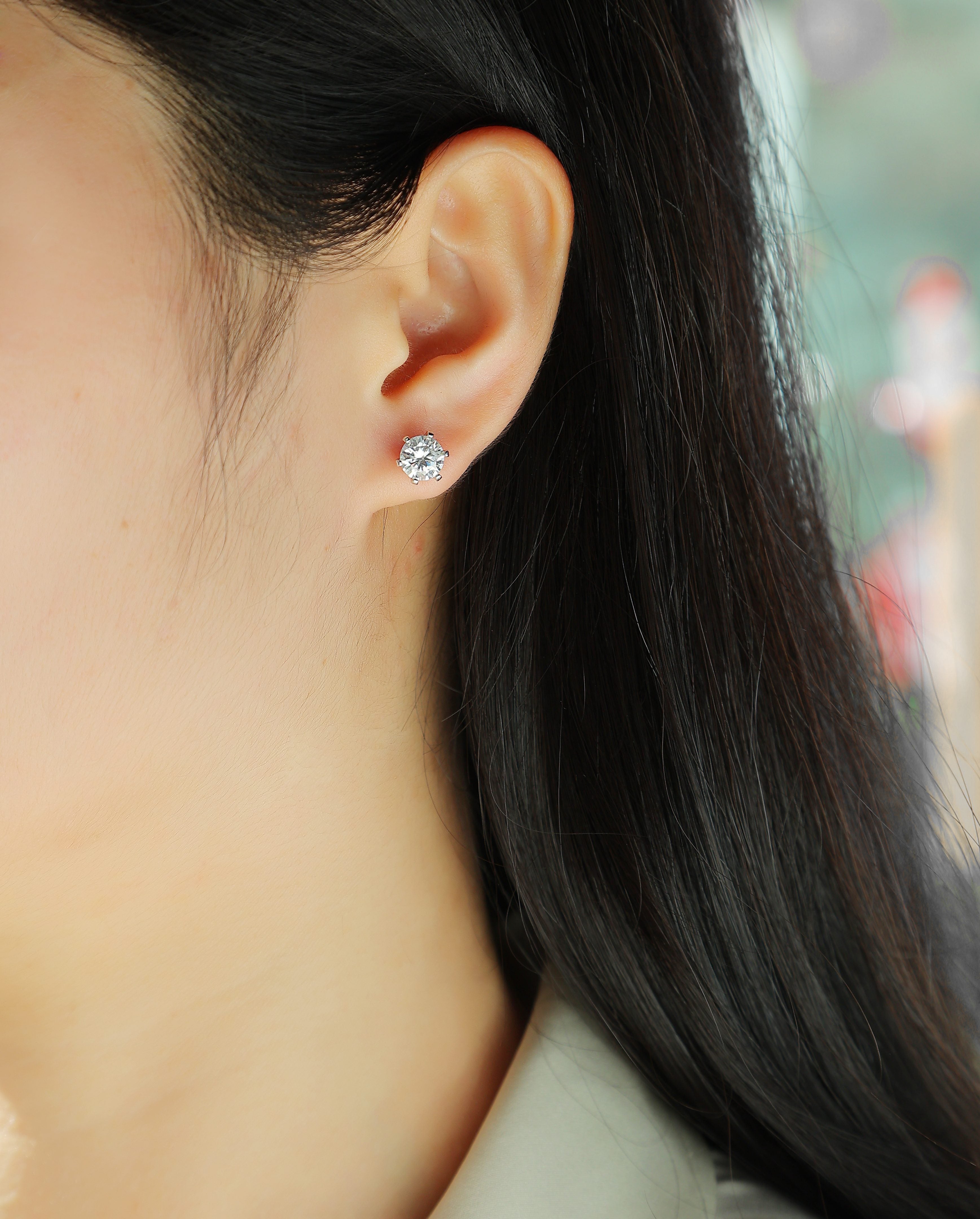 Quiet - Set With 1-carat Top-quality Moissanite S925 Silver And Platinum-plated Stud Earrings, A Fashionable And Trendy Accessory That Can Be Tested With A Diamond Pen