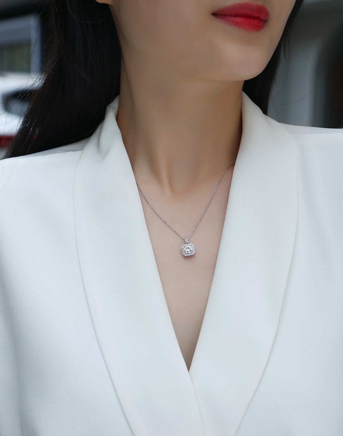 Dawn Light - A Fashionable And Luxurious Diamond Jewelry Pendant Set With 1-carat Moissanite S925 Sterling Silver And Platinum Plating