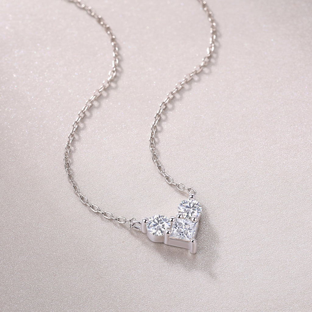 Love In The Present - A Fashionable And Trendy Necklace Pendant Set With Top-quality Moissanite S925 Silver And Platinum Plating Can Be Tested With A Diamond Pen