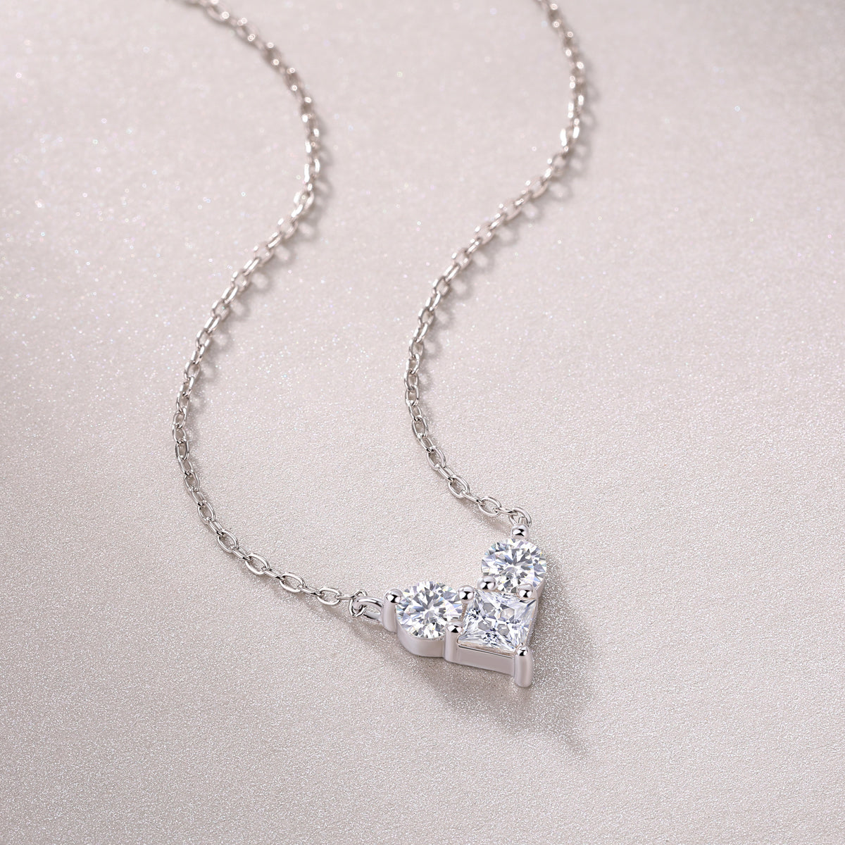 Love In The Present - A Fashionable And Trendy Necklace Pendant Set With Top-quality Moissanite S925 Silver And Platinum Plating Can Be Tested With A Diamond Pen