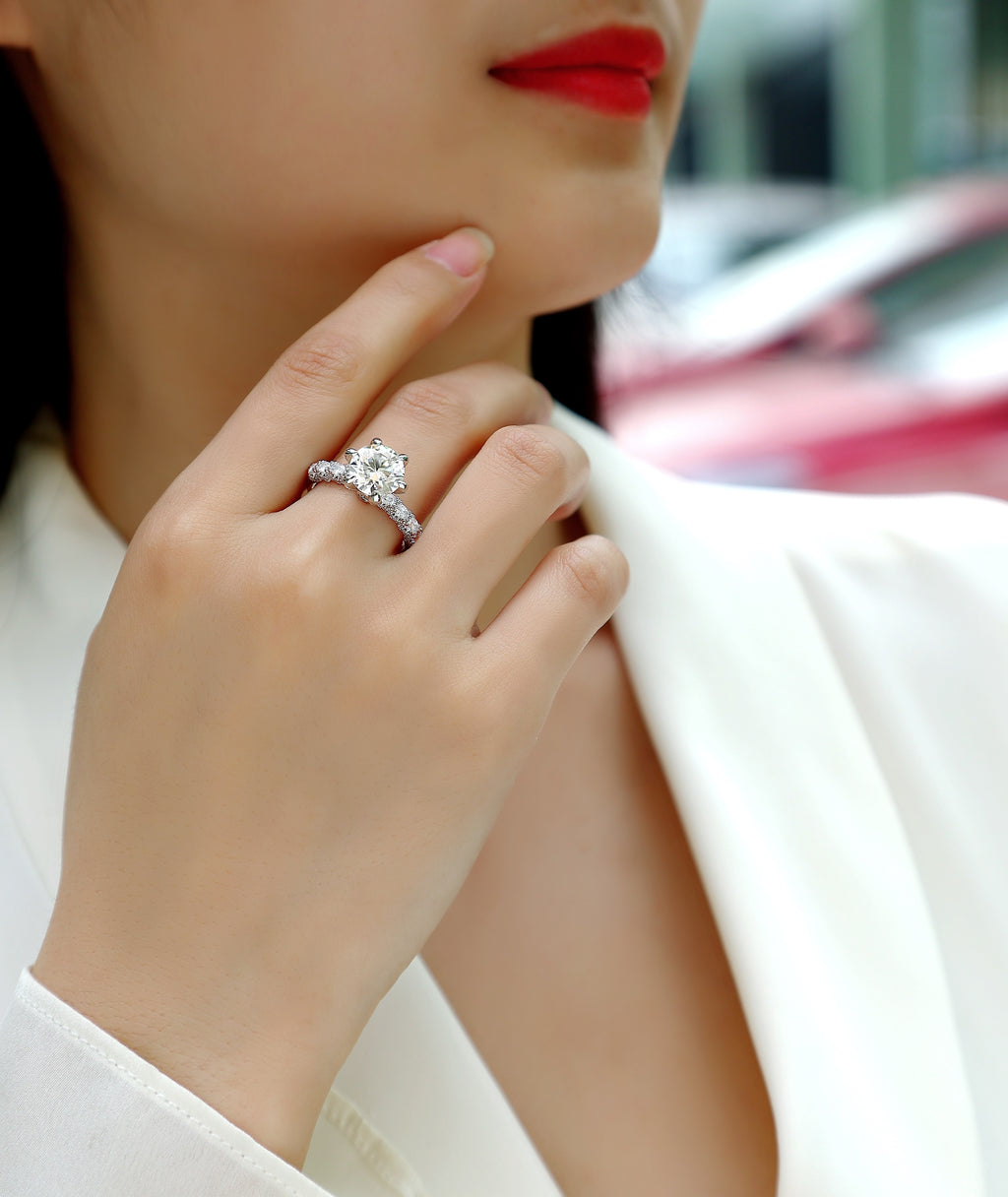 Lady Luck - A Wedding Ring Set With 1-carat, 2-carat And 3-carat Top-quality Moissanite S925 Silver And Platinum-plated Diamond. The Ring Can Be Inspected With A Diamond Pen