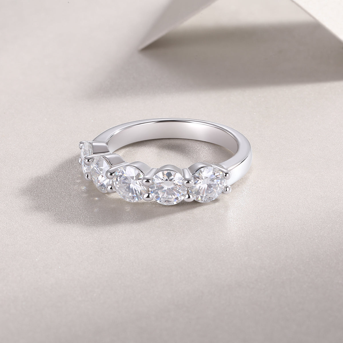 A Luxurious And Fashionable Light Luxury Jewelry Silver Ring Set With Top-quality Moissanite, S925 Silver Plated With Platinum