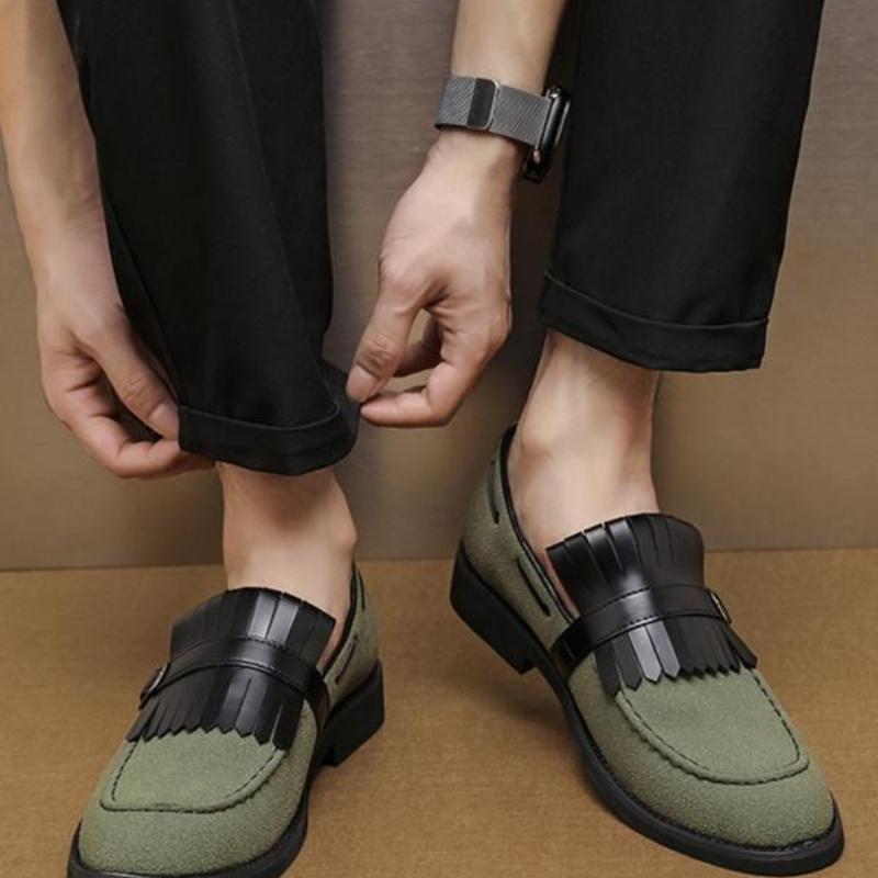 Solidcolor Loafer Shoes With Tassel Accents