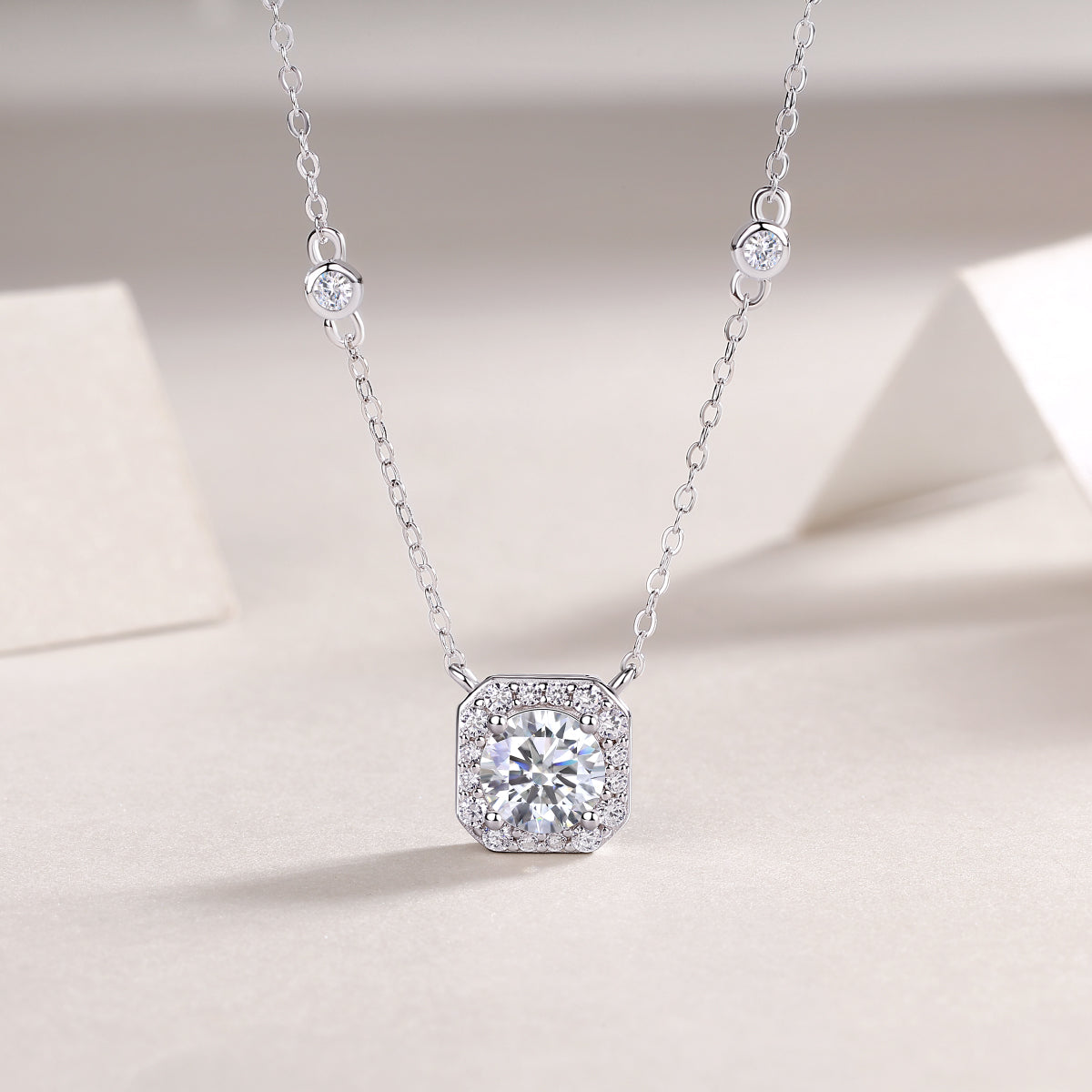 Flower Love - A Fashionable And Luxurious Diamond Jewelry Pendant Set With 1-carat Moissan Diamond S925 Sterling Silver And Platinum Plating