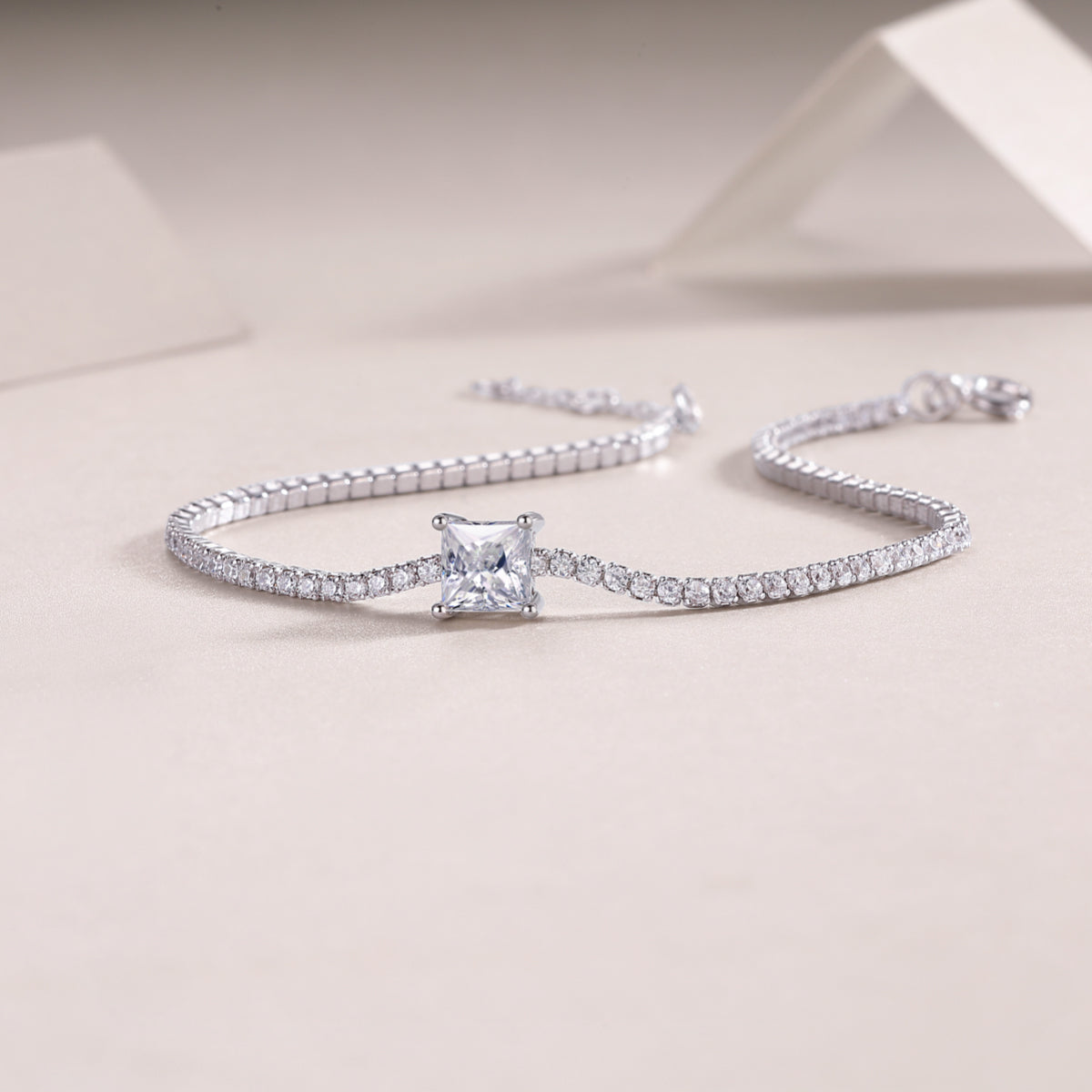 Moon Island Crushed Ice - A Fashionable And Light Luxury Jewelry Silver Bracelet And Bracelet Set With Top-quality Moissanite, S925 Silver Plated Platinum