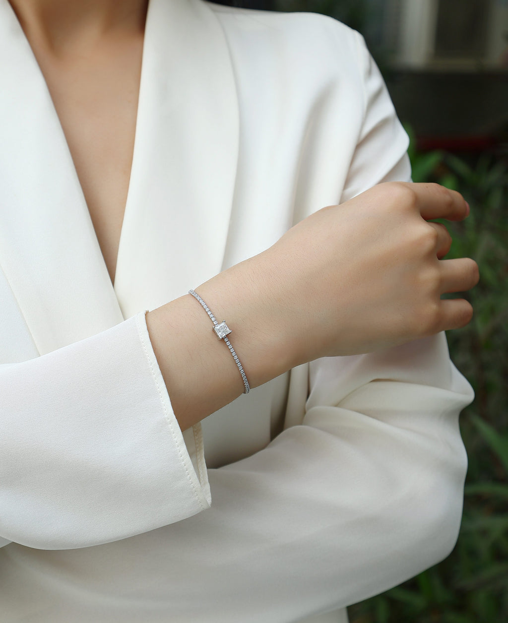 Moon Island Crushed Ice - A Fashionable And Light Luxury Jewelry Silver Bracelet And Bracelet Set With Top-quality Moissanite, S925 Silver Plated Platinum