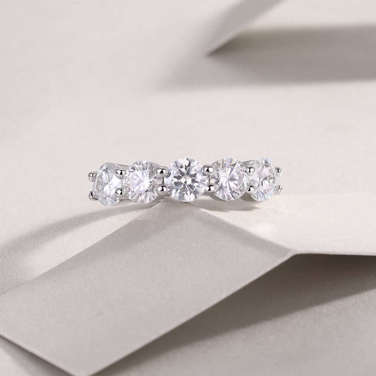 A Luxurious And Fashionable Light Luxury Jewelry Silver Ring Set With Top-quality Moissanite, S925 Silver Plated With Platinum