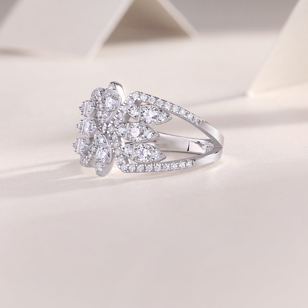 Silent Flower - A Wedding Ring Set With Top-quality Moissanite S925 Silver And Platinum-plated Diamond. The Ring Can Be Inspected With A Diamond Pen