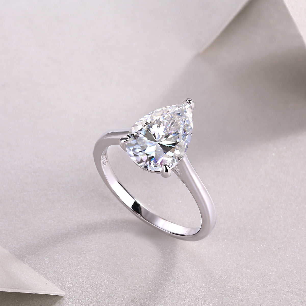 The Ultimate Simplicity - Set With Top-quality Heart-shaped Moissanite S925 Silver And Platinum-plated Diamond Wedding Ring. The Ring Can Be Tested With A Diamond Pen In Yellow Gold And Rose Gold