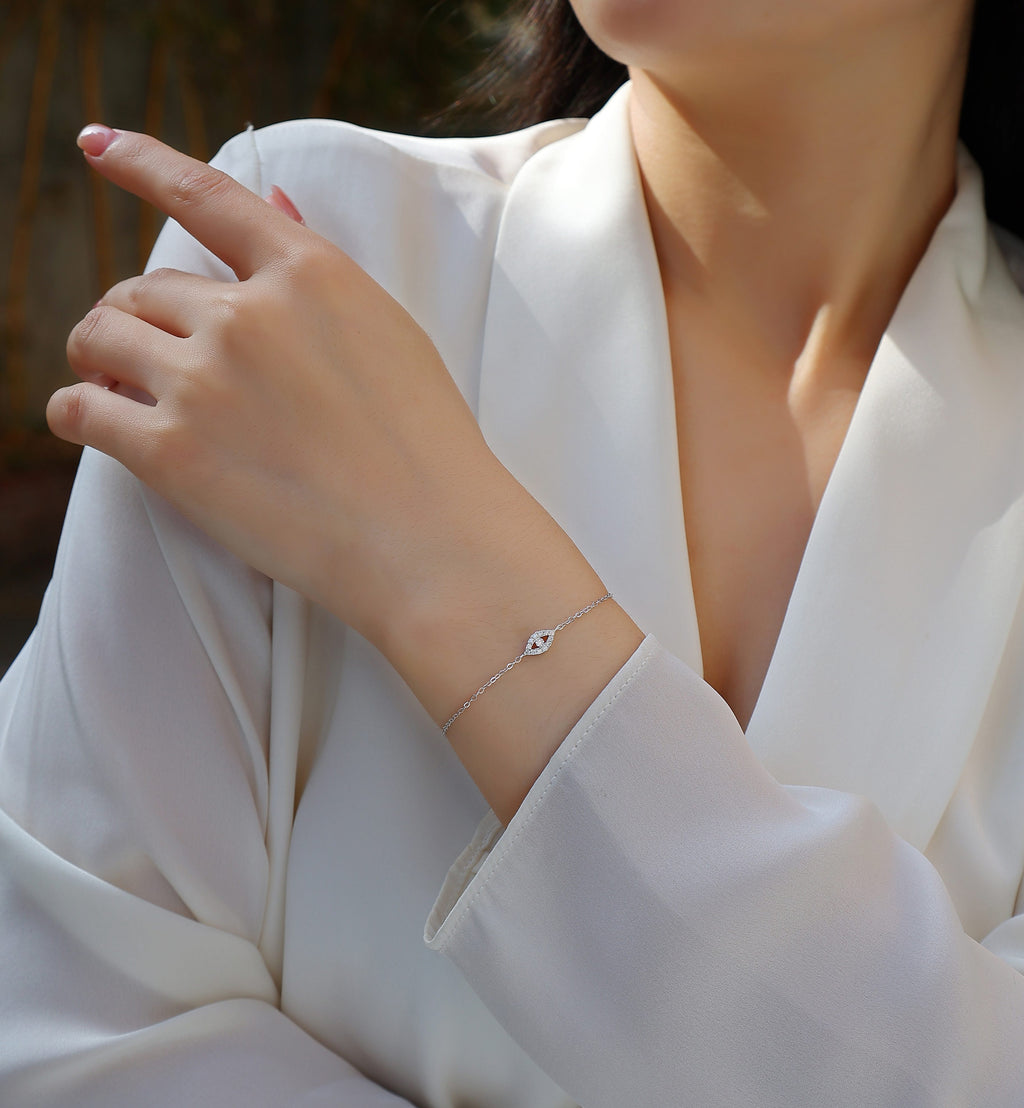 Window Of The Soul - A Fashionable And Light Luxury Jewelry Silver Bracelet And Bracelet Set With Top-quality Moissanite, S925 Silver Plated Platinum