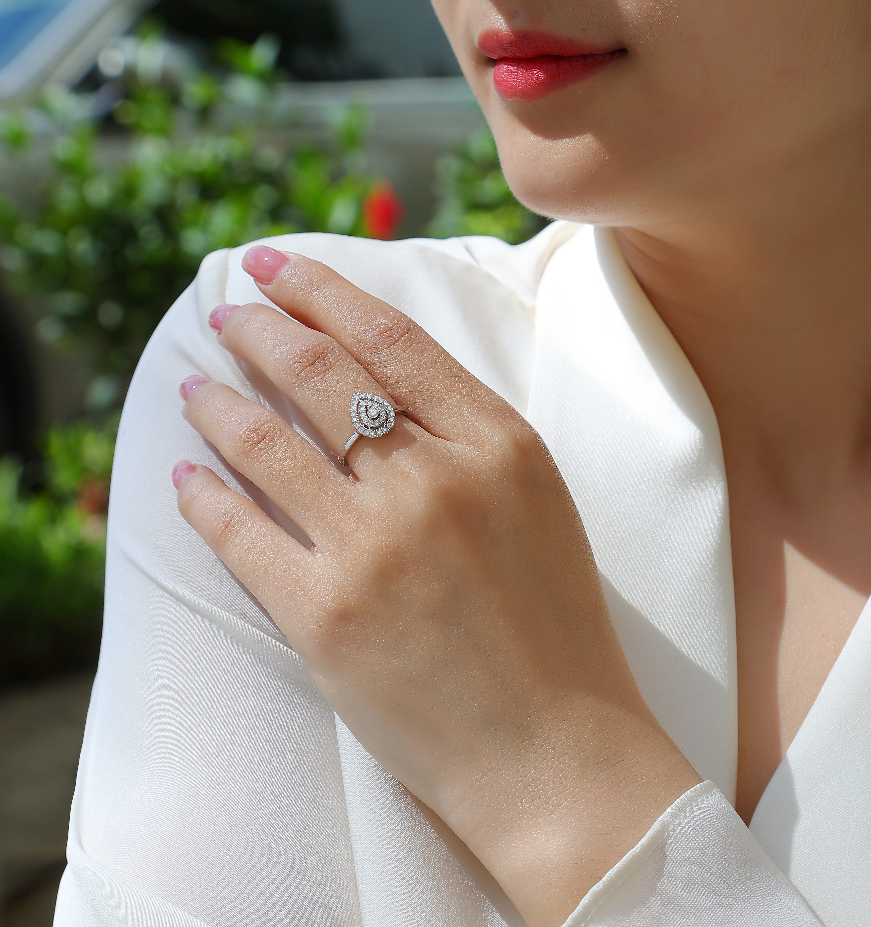 Eternal Love - A Diamond Wedding Ring Set With Top-quality Moissanite S925 Silver And Gold-plated. The Ring Can Be Tested With A Diamond Pen