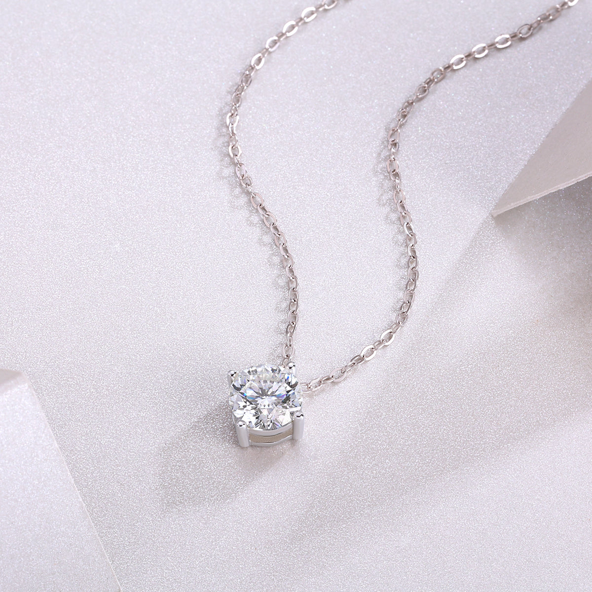 True Heart - A Fashionable And Trendy Necklace Pendant Set With 1-carat Top-quality Moissanite S925 In Silver And Platinum Plating Can Be Tested With A Diamond Pen