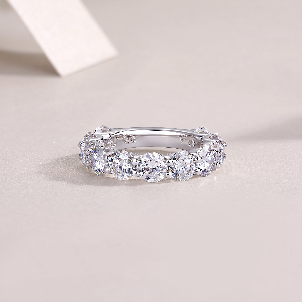 Dazzling Moment - A Wedding Ring Set With Top-quality Round 5.0 Moissanite S925 Silver And Platinum-plated Diamond. The Ring Can Be Inspected With A Diamond Pen