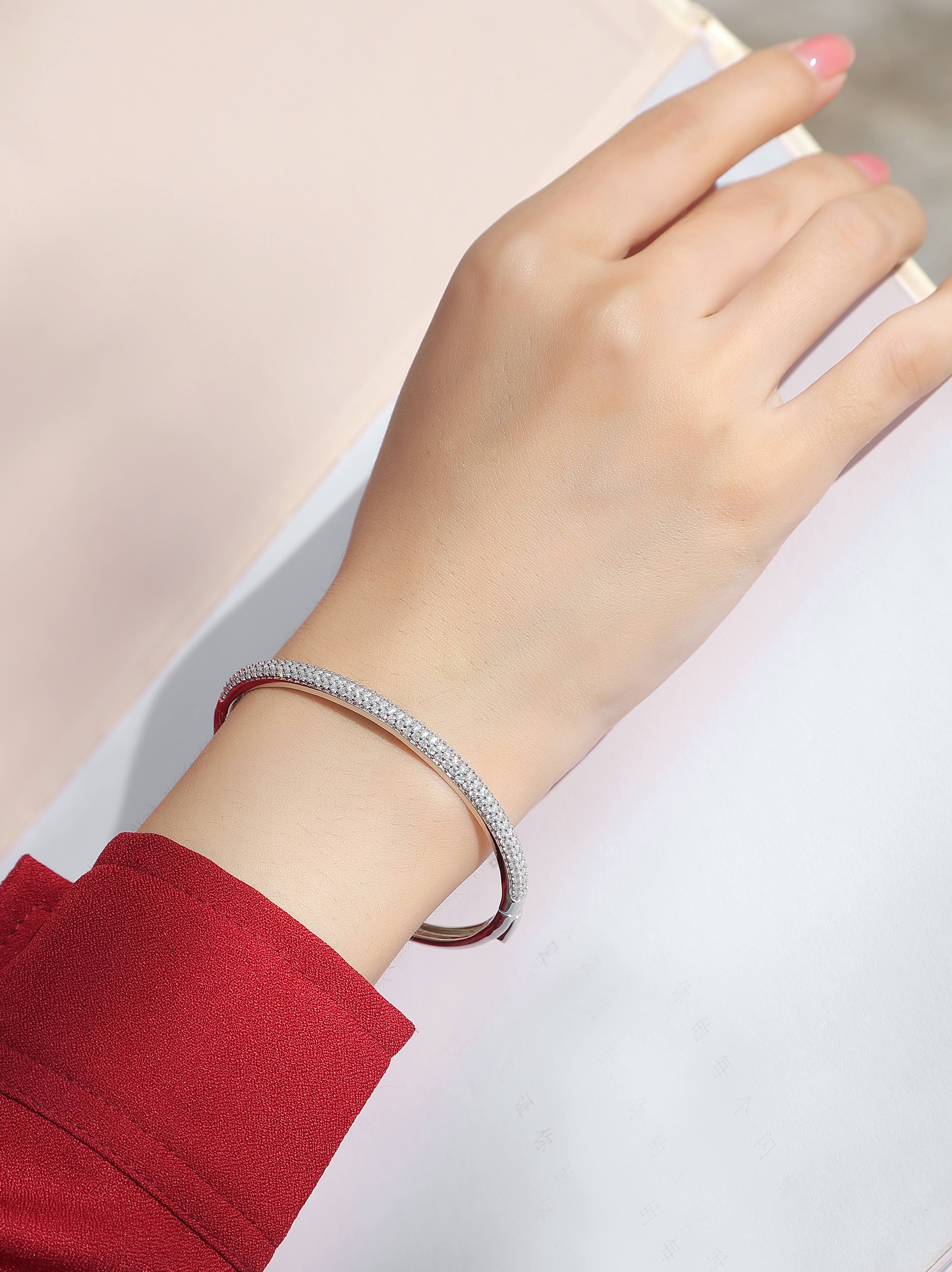 Monologue - A Luxurious And Fashionable Light Luxury Jewelry Silver Bracelet And Bracelet Set With Top-quality Moissanite, S925 Silver-plated Platinum