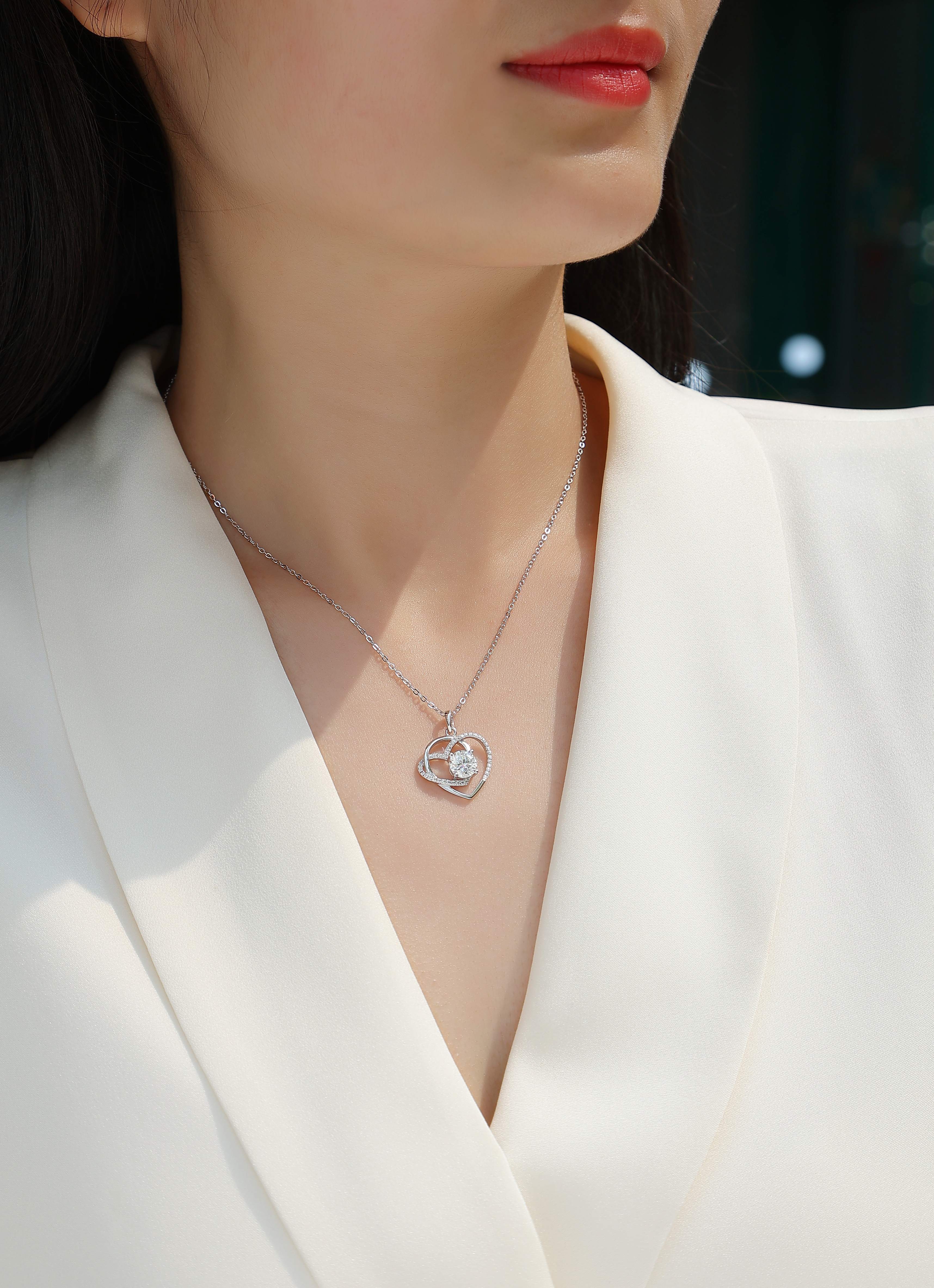 Heart To Heart - A Fashionable And Light Luxury Jewelry Pendant Necklace Set With Top-quality Moissanite, S925 Silver Plated Platinum