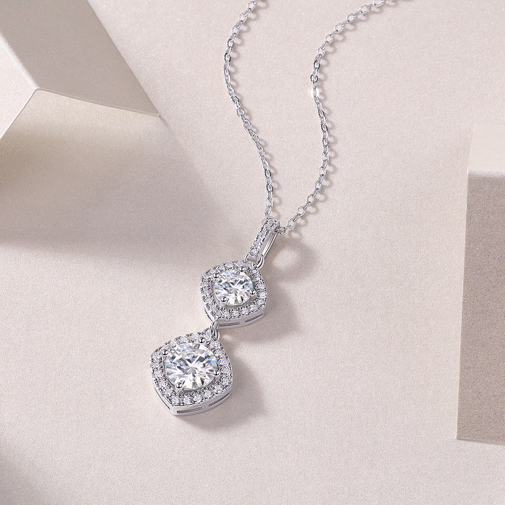 Snowy Wonderland - A Fashionable And Luxurious Diamond Jewelry Pendant Set With 1-carat Moissanite S925 Sterling Silver And Platinum Plating