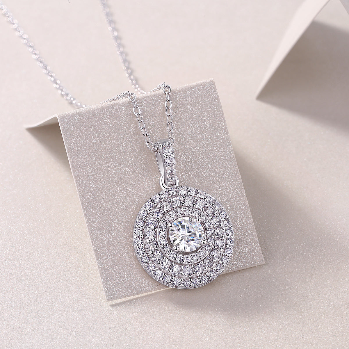 White Dune - A Fashionable And Light Luxury Jewelry Pendant Necklace Set With Top-quality Moissanite, S925 Silver Plated Platinum