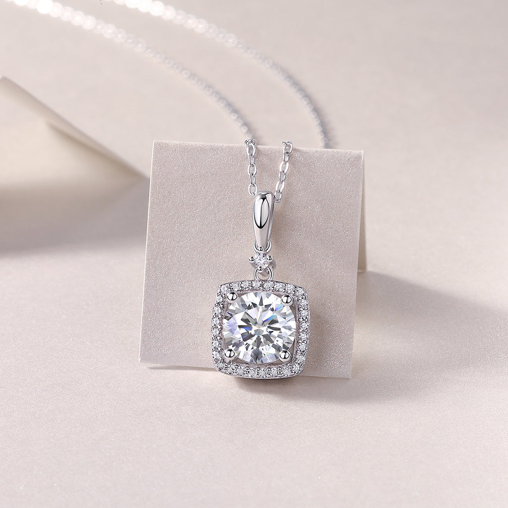 Pure And Innocent Marie - A Fashionable And Light Luxury Jewelry Pendant Necklace Set With Top-quality Moissanite, S925 Silver Plated Platinum
