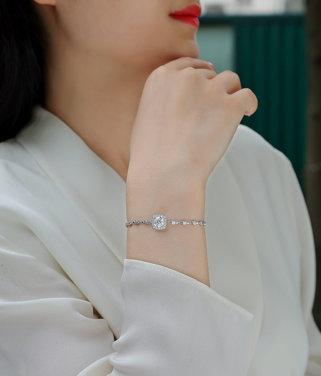 Surrounded By Stars - A Luxurious And Fashionable Light Luxury Jewelry Silver Bracelet And Bracelet Set With Top-quality Moissanite, S925 Silver-plated Platinum